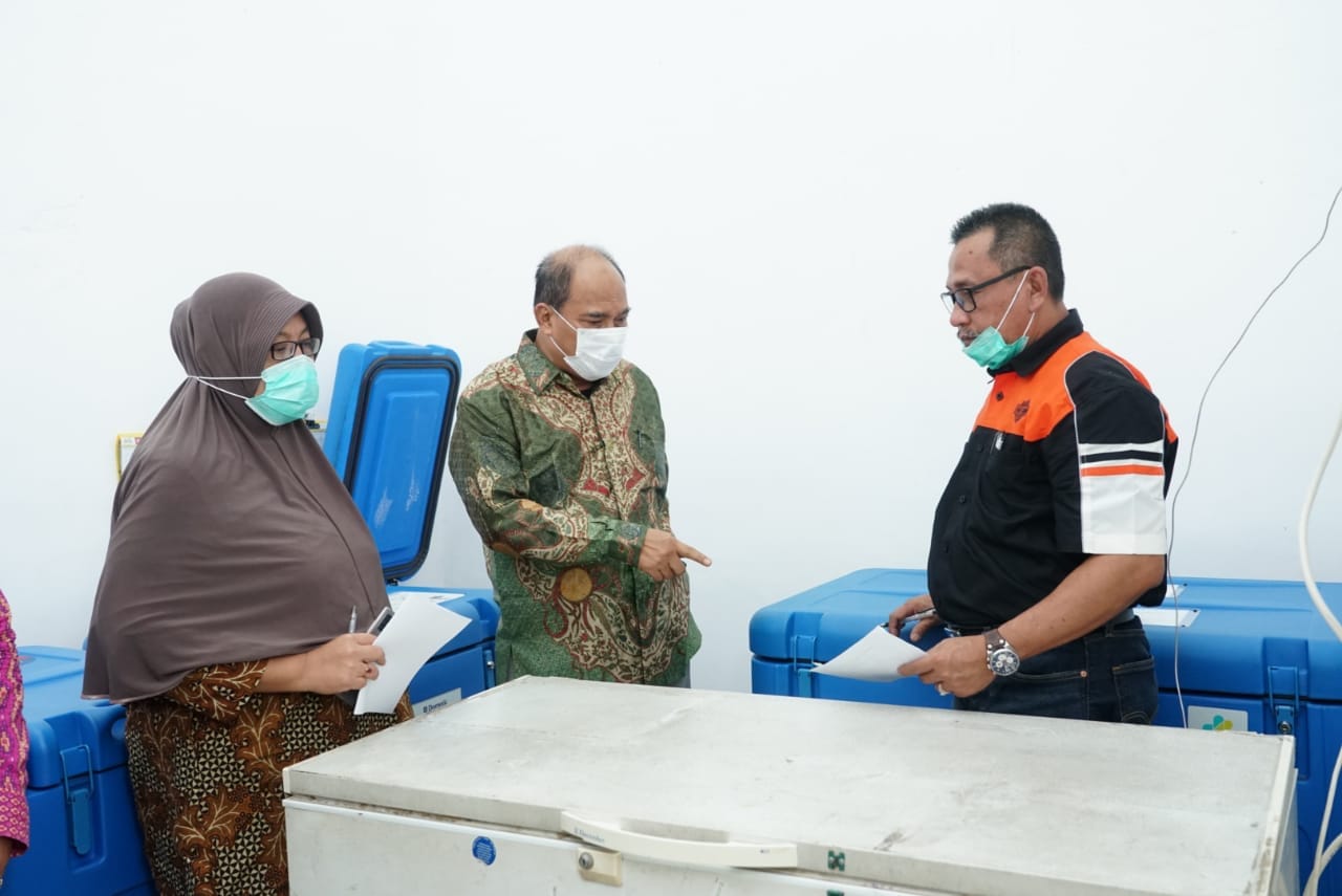 Wali Kota Tebing Tinggi Tinjau Lokasi Penyimpanan Vaksin Covid - 19