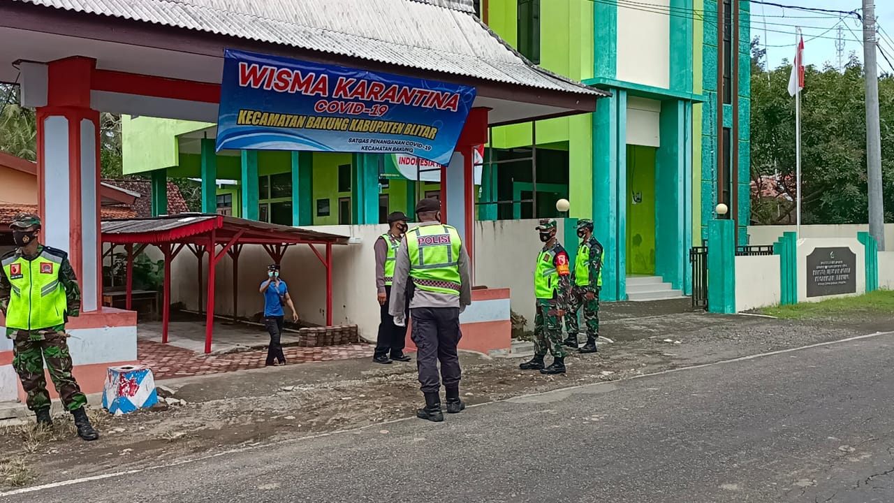 Babinsa Koramil Tipe B 0808/17 Bakung Melaksanakan Kegiatan Operasi Yustisi