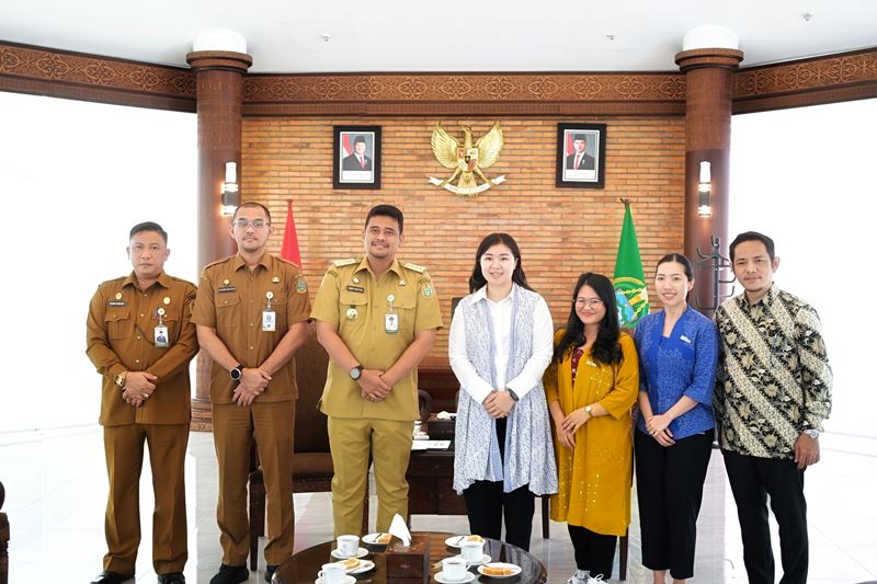 Gubernur Sumatera Utara (Sumut) Bobby Afif Nasution, di dampingi OPD, menerima audiensi tim Google for Education di Anjungan lantai 9, Kantor Gubernur Sumut, Jalan Pangeran Diponegoro Nomor 30 Medan, Senin (6/10/2025). Diskominfo Sumut / YT Hariono